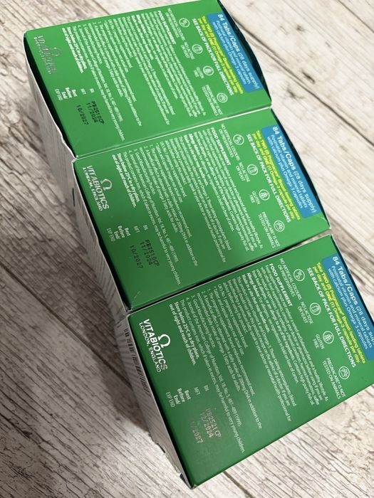 3 кутии Pregnacare витамини