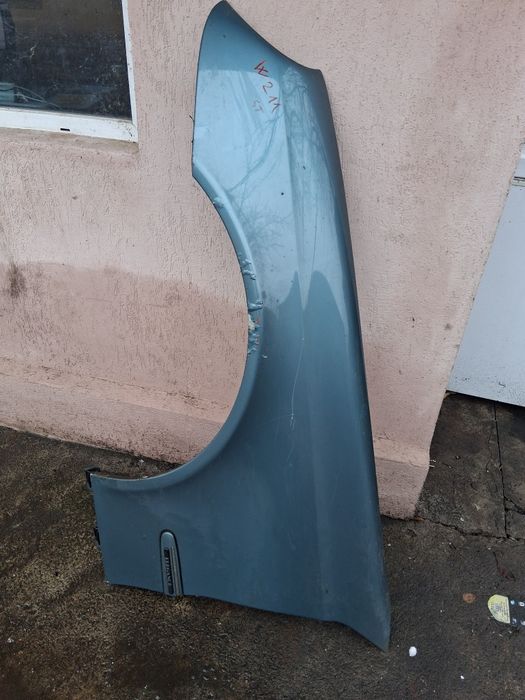 Aripa stanga fata Mercedes E Class  W211 2005