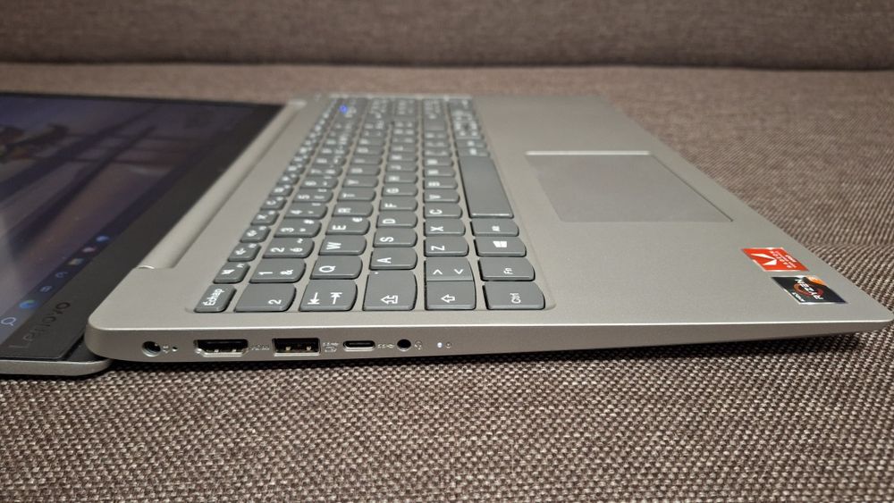 Laptop Lenovo 330S-15ARR 8GBDDR4, 256GB SSD NVME nou