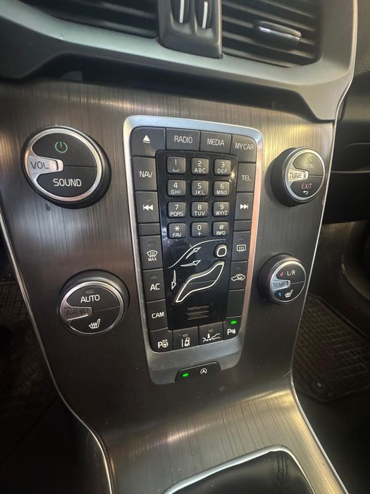 Volvo V40 1.6 D2 2013 • Full Option