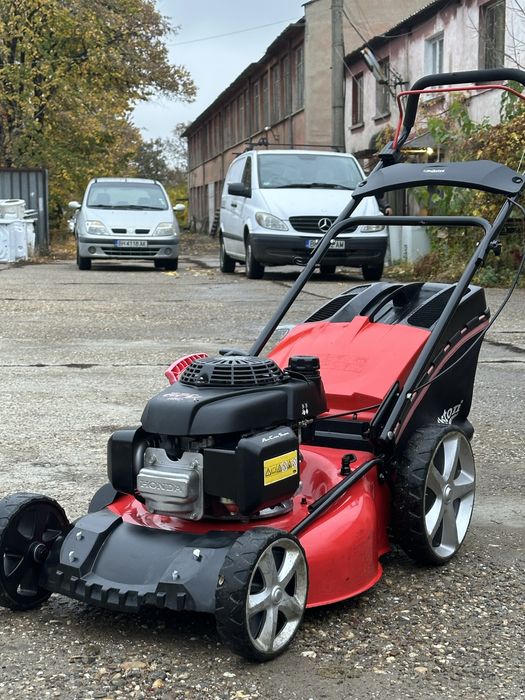Бензинова несамоходна косачка Honda