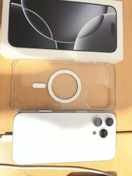 Iphone 16 pro max 256 93%baterie