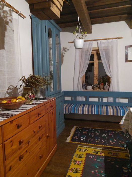 Vând casă lemn tradițională.