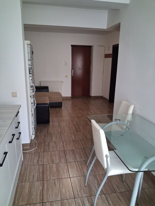 Proprietar vând apartament în Floresti, 46mp ,boxă la subsol, parcare