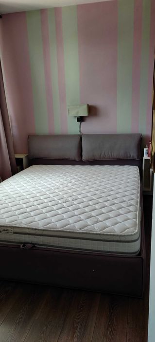 Тапицирана спалня 160/200 с повдигаща се рамка и матрак 20см мемори пяна