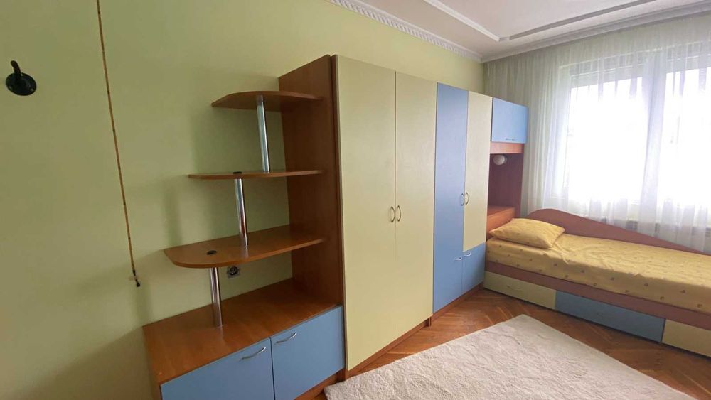 Цялостно обзавеждане за детска - легла, гардероб, етажерки, контейнер