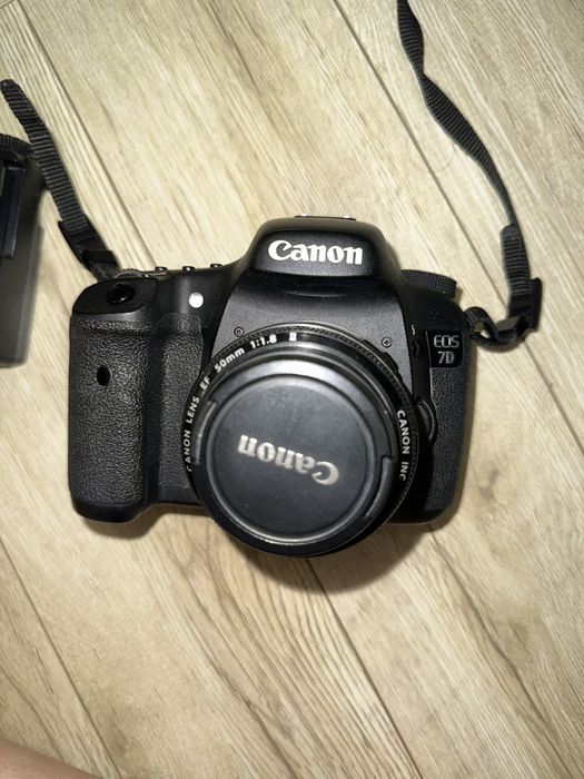 Canon EOS 7D в хорошем рабочем состоянии