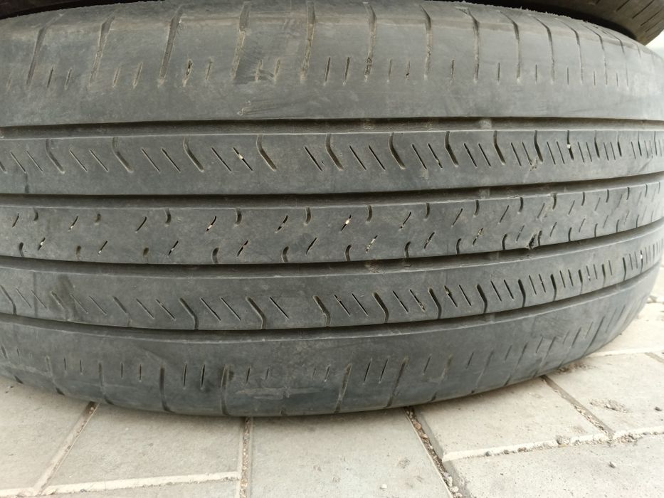 Продам шины б/у R18 235/65