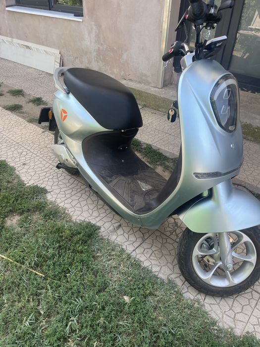 Scuter electric yadea