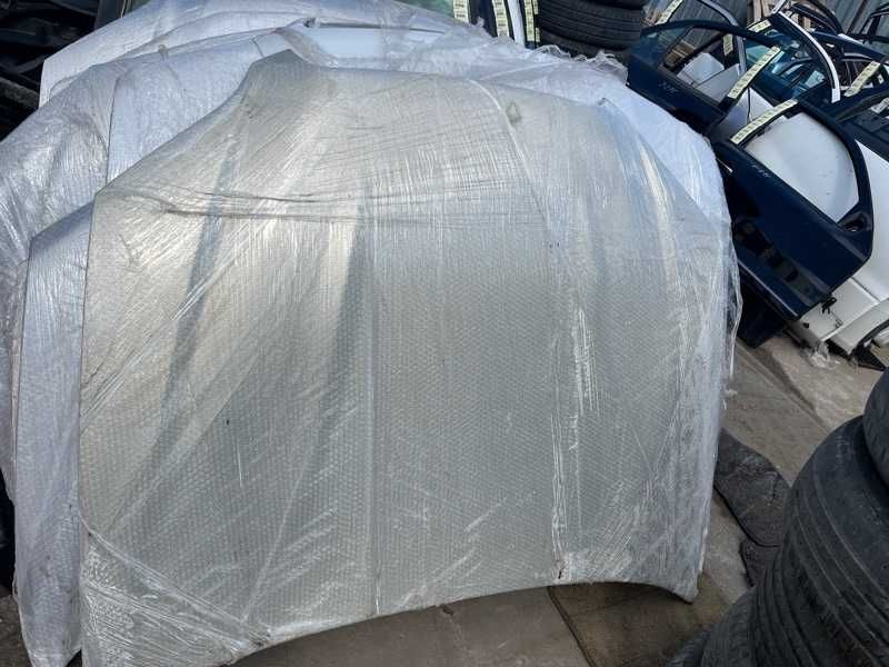 Капот на Subaru Legacy BPE 2003 год