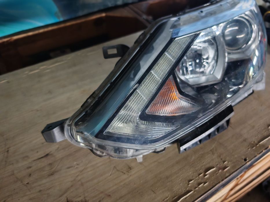 Ляв фар за Nissan quashqi 2014