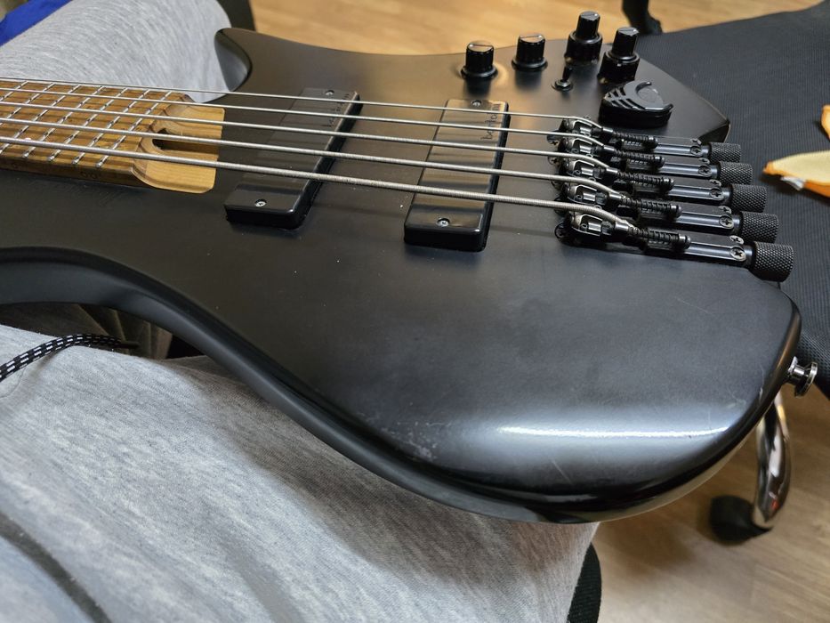 Chitară bass Ibanez EHB1005 + hard case Gibson + straplocks Dunlop + corzi Elixir