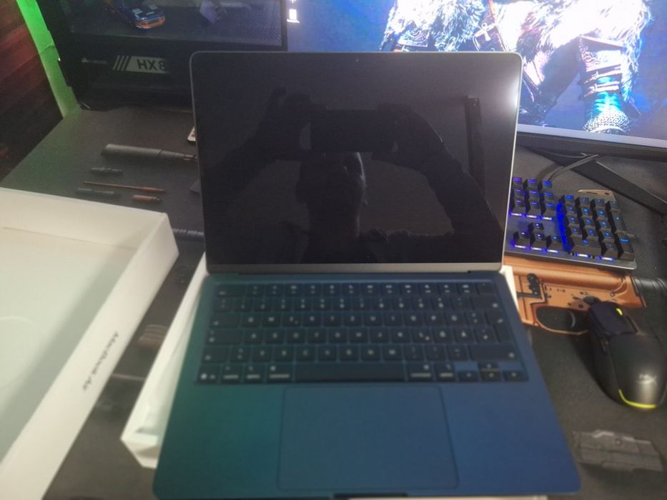 MacBook Air 13  M4 16GB ram  256GB  SSD