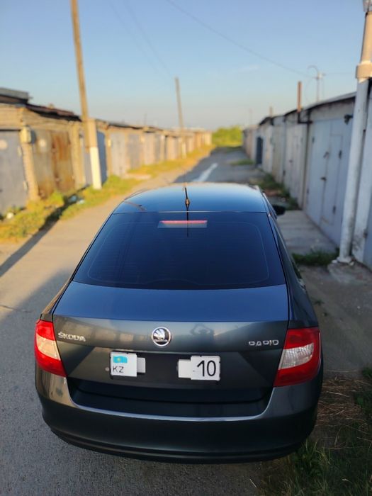 Автомобиль Шкода Рапид