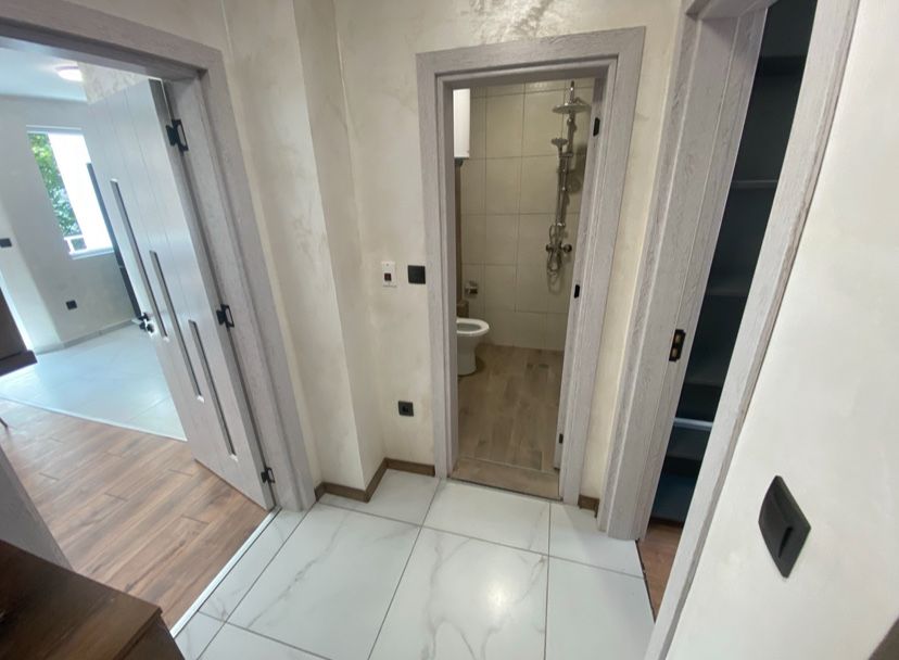 Дава се под наем Двустаен апартамент в Варна, Колхозен пазар - 90 кв.м за 484.5 € - Снимка #4