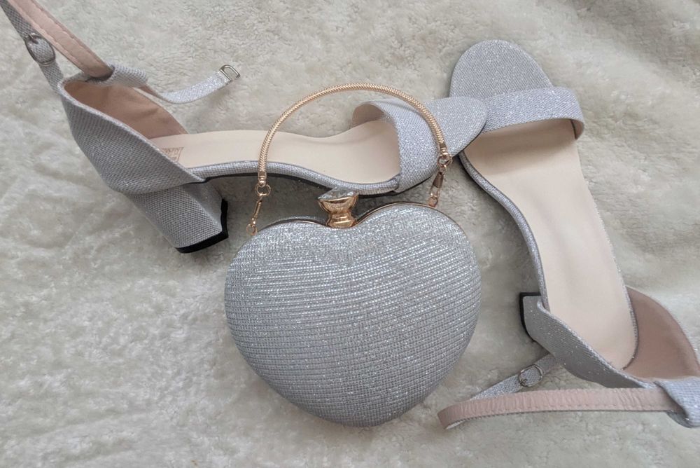 Продавам сандали и чанта