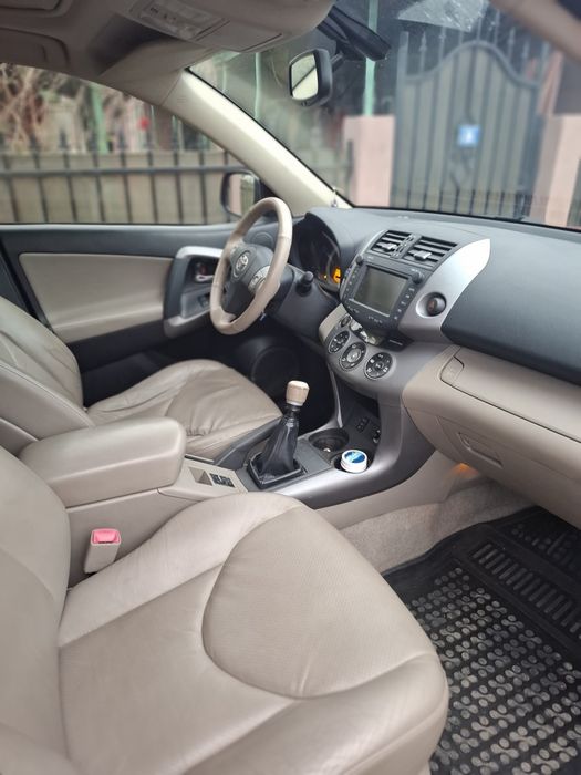 Se vinde Toyota RAV4 , an 2007, motor 2.2 D-CAT diesel