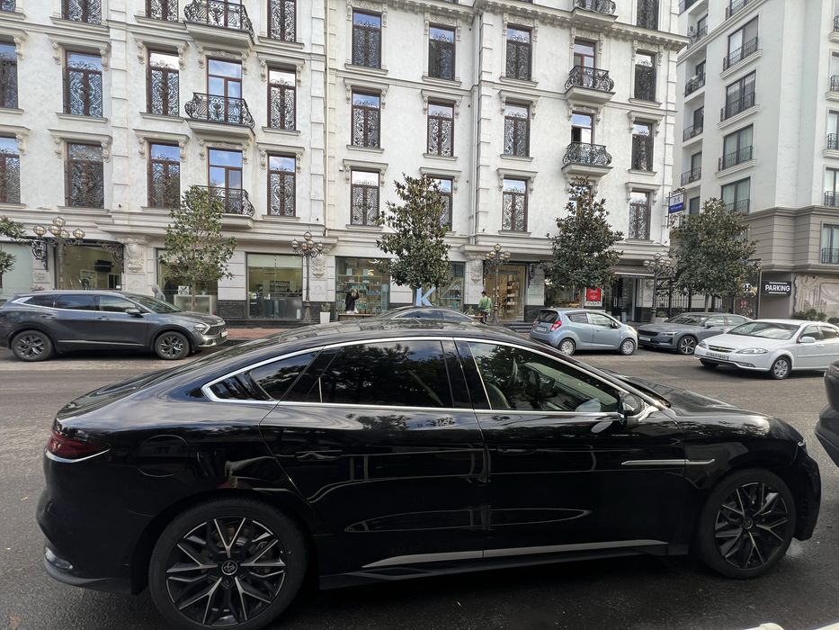 BYD HAN услуга бизнес такси