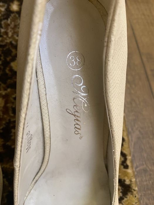 Megias високи токчета