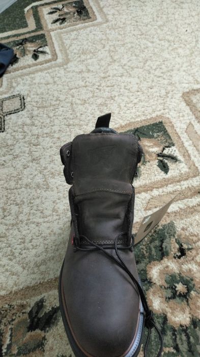 Продам ботинки новые