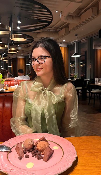Pulover elegant cu maneci bufante si fundite