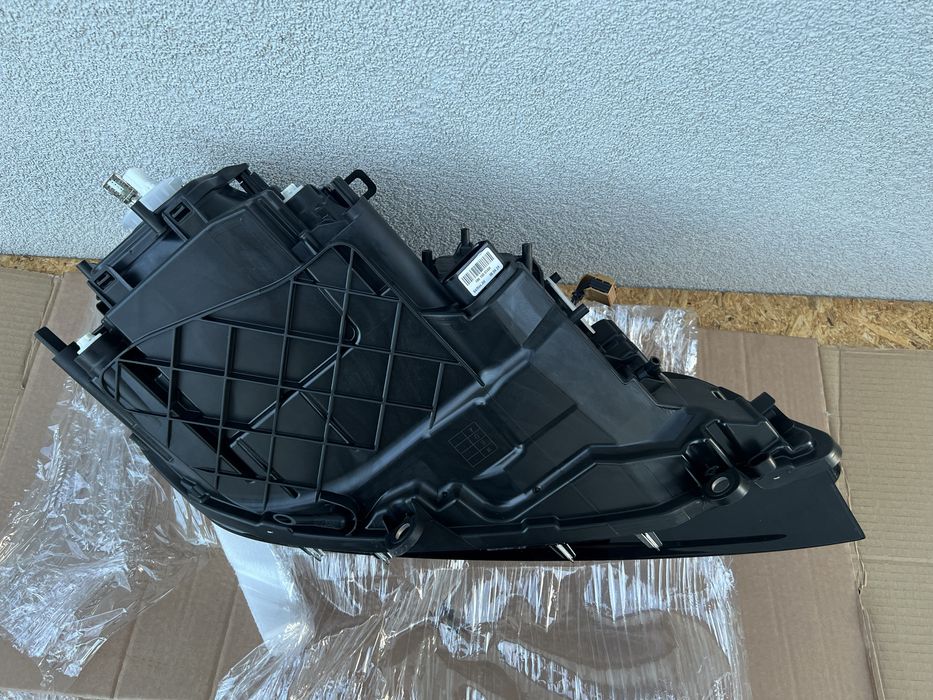 Far stanga VW Touareg 7P Facelift Xenon Adaptiv + LED Original NOU NOU