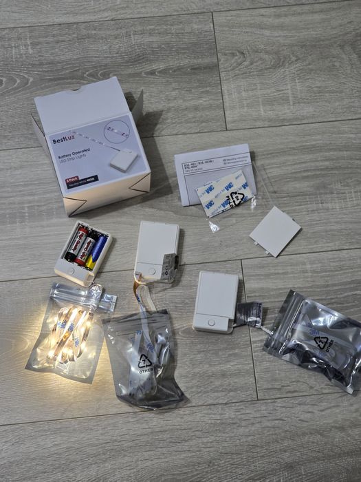 Bandă LED BestLuz cu baterie – 3 bucăți, 1m, Alb Neutru 4000K