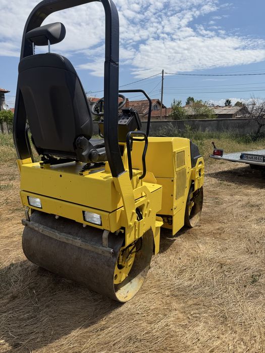 ВАЛЯК ПОД НАЕМ - Двубандажен вибрационен Dynapack CC102 - 2400кг