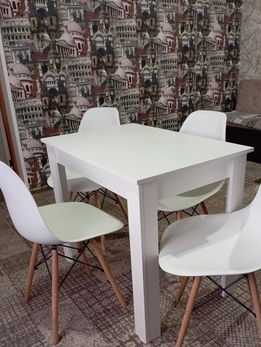 Кухонный обеденный стол