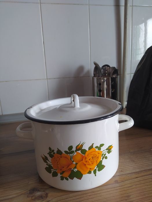 Продам кастрюлю в хорошем состоянии