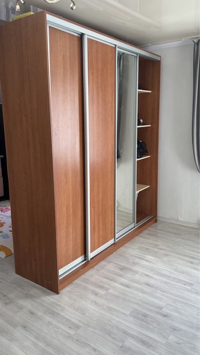 Шкаф большой для спальни
