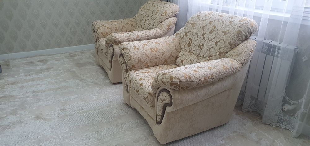 Продам диван с креслами