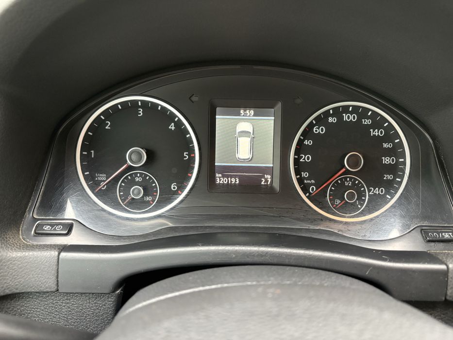 Vand Volkswagen Tiguan , an 2012 , motor 2.0 TDI ,140 cp , tractiune fata , cutie manuala