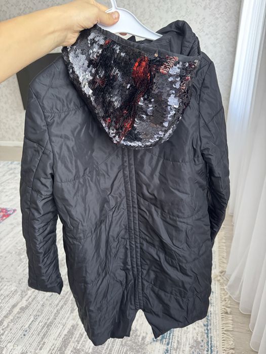 Продам куртку для девочки на 10 лет