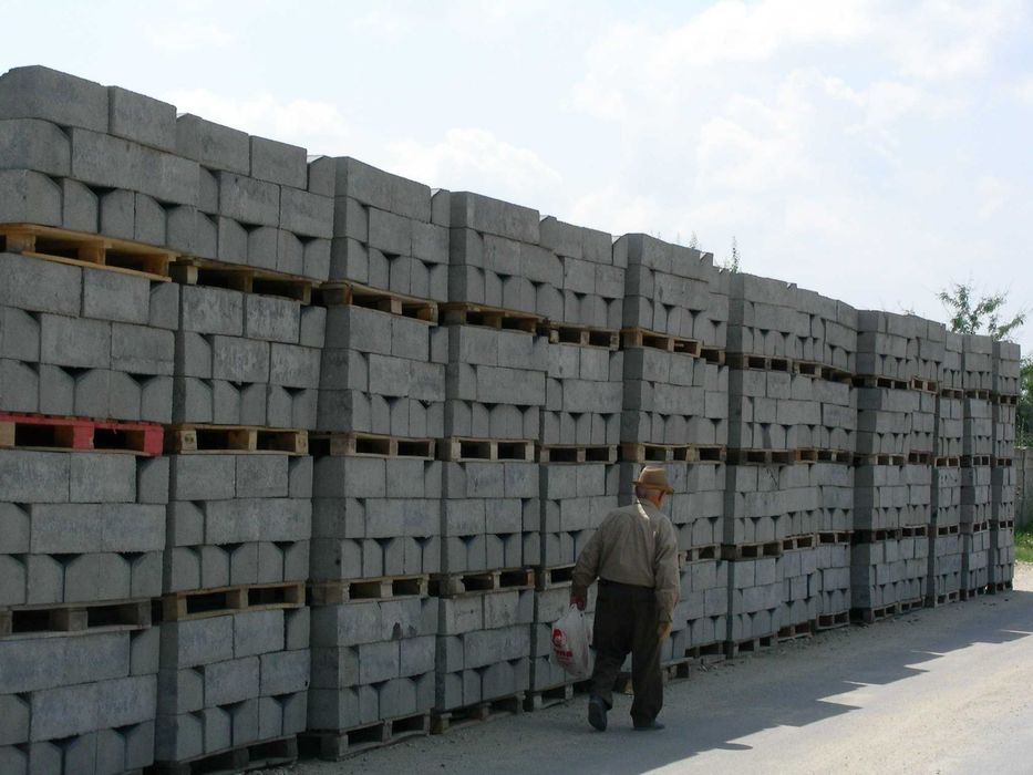 Boltari beton de gard  si stalp