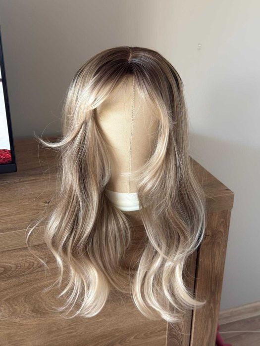 Реалистична перука в цвят Light Mixed Blonde