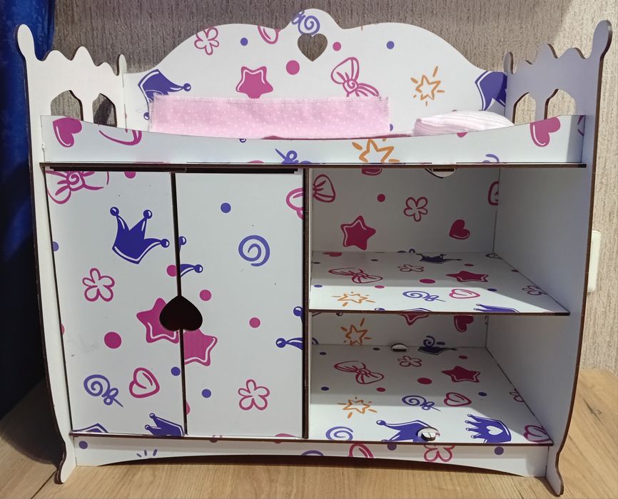 Платье, игрушки, прописи, кроватка для куклы