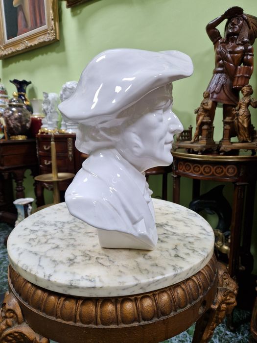 Страхотен голям антикварен порцеланов бюст