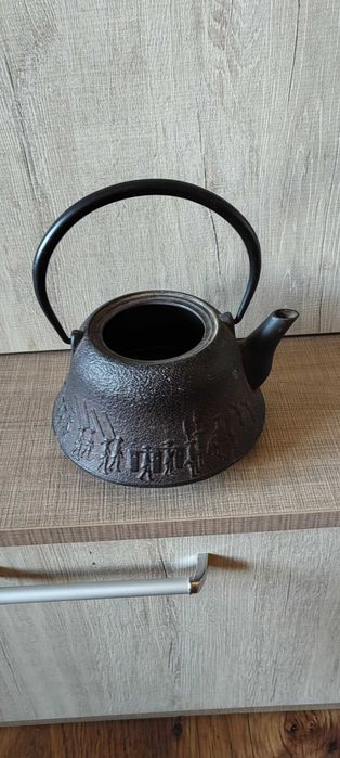 Японски чугунен чайник