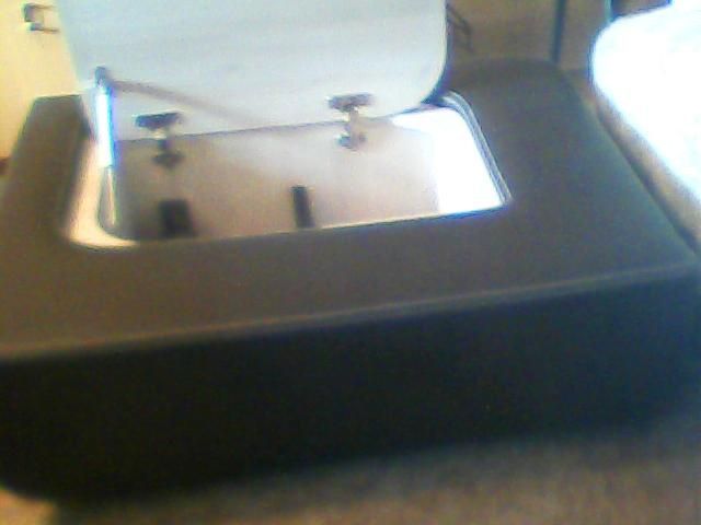 Продава масичка за питиета!