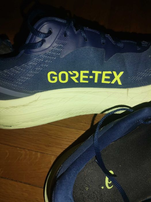 маратонки asics gore-tex