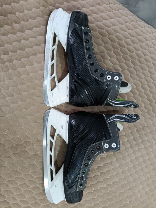 Коньки хоккейные