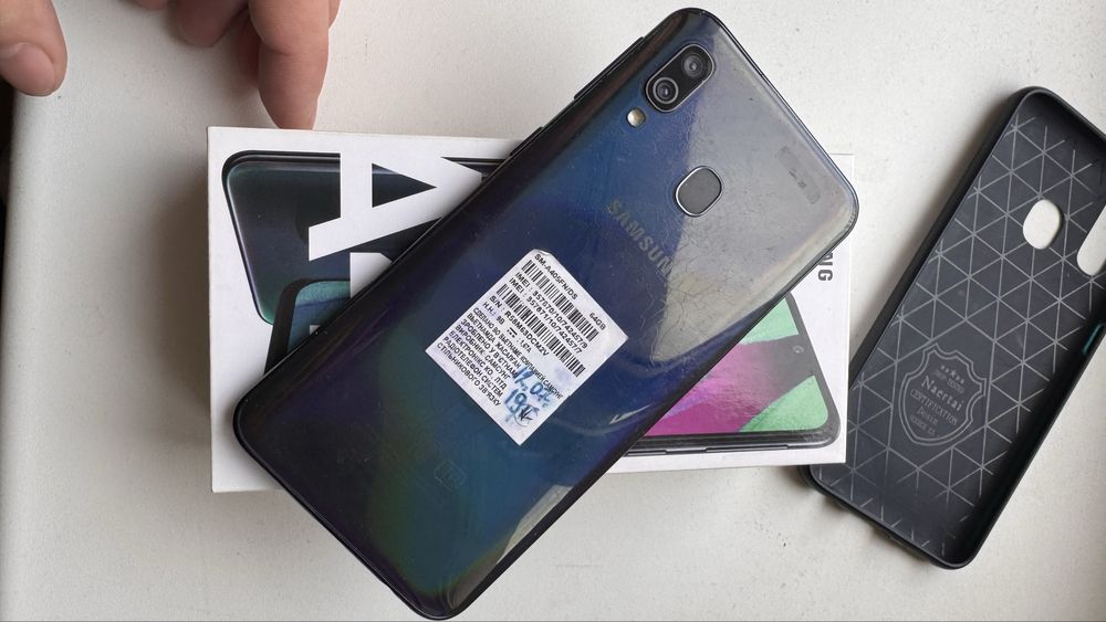 Samsung A40 в хорошем сост