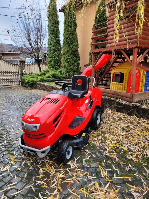 Tractoraş tuns gazon