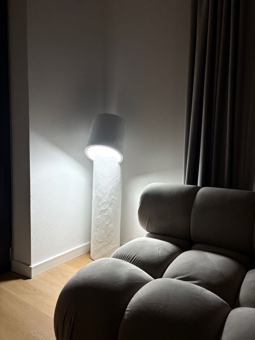 Lampadar de podea alb, finish texturat mat, realizat manual