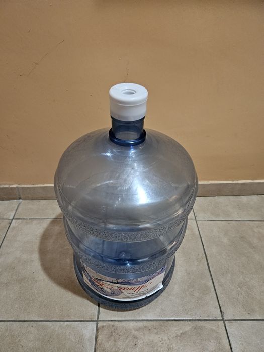 Бутыль для воды,целая