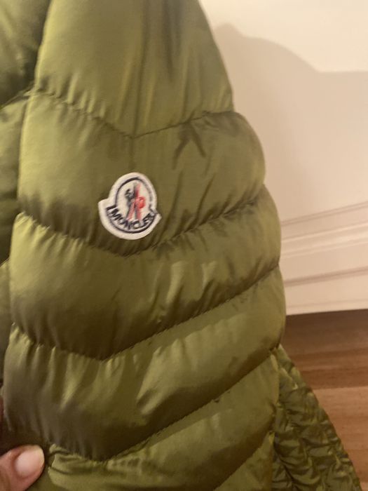 Vand geaca Moncler ptr femei marimea 3