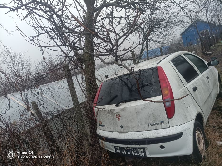 Vând proiectoare și piese Fiat PUNTO MOTOR 1.2cm cutia viteze defectă.