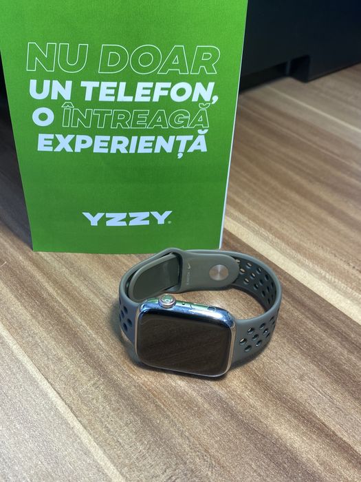 Apple Watch Seria 7 / 45 mm / Silver Stainless Steel / Ca nou