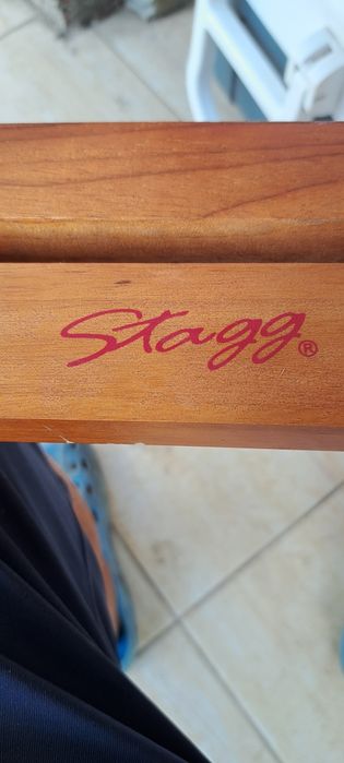 Стол за пиано с регулиране на височината